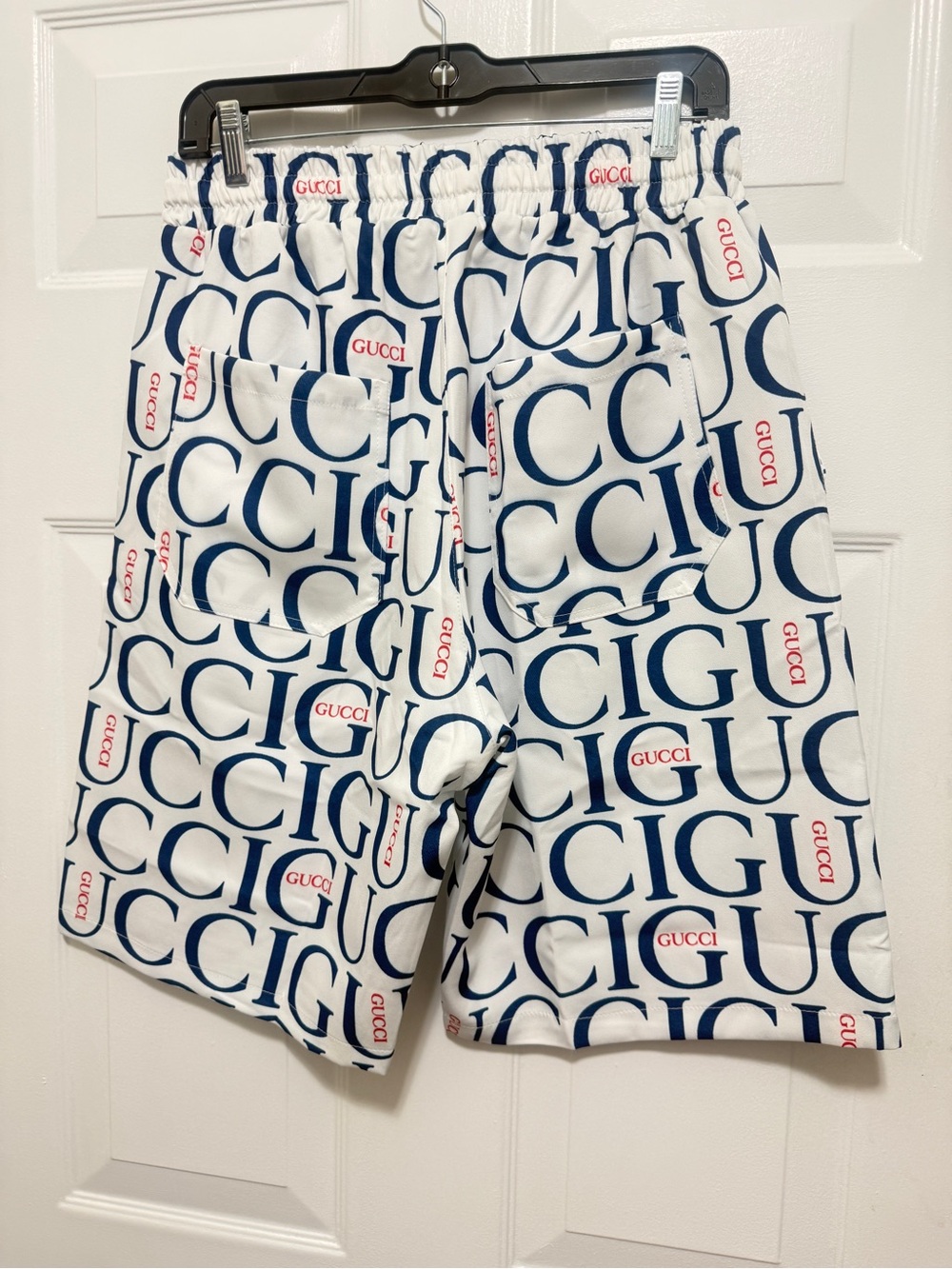 Beautiful shorts featuring a navy-and-red logo print with red accents. new - Picture 6 of 11